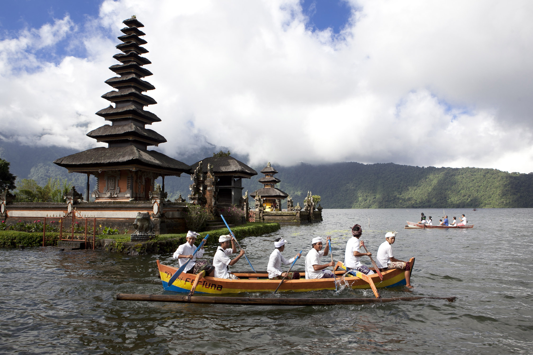 Private Bedugul Lake And Singaraja Town Guided Tour, Bali